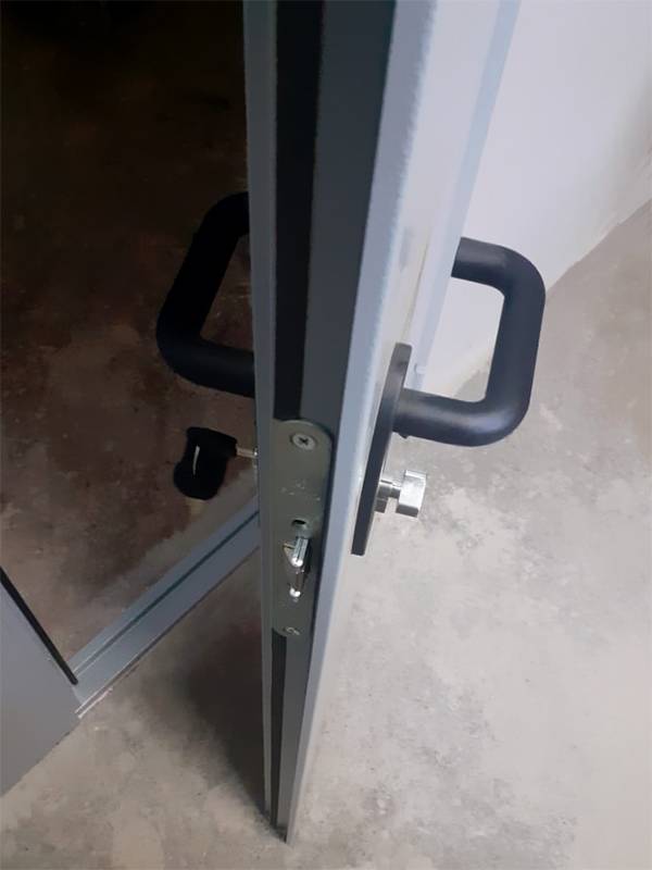 Дверной замок (автосервис) Дверной замок (автосервис)