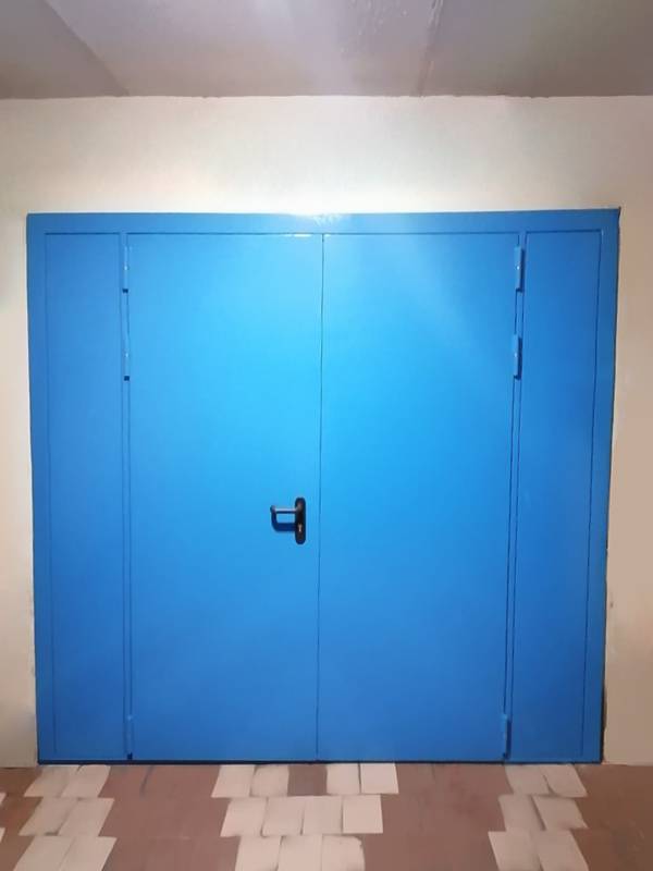 Нестандартная дверь, фото внешней стороны (ул. Котляковская) Нестандартная дверь, фото внешней стороны (ул. Котляковская)