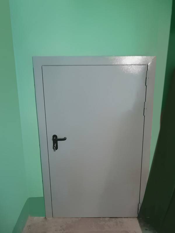 Нестандартная дверь (ул. Валовая, д.6) Нестандартная дверь (ул. Валовая, д.6)