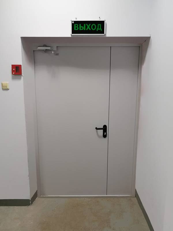 Полуторная дверь изнутри (Ситилинк, Волгоградский проспект)
