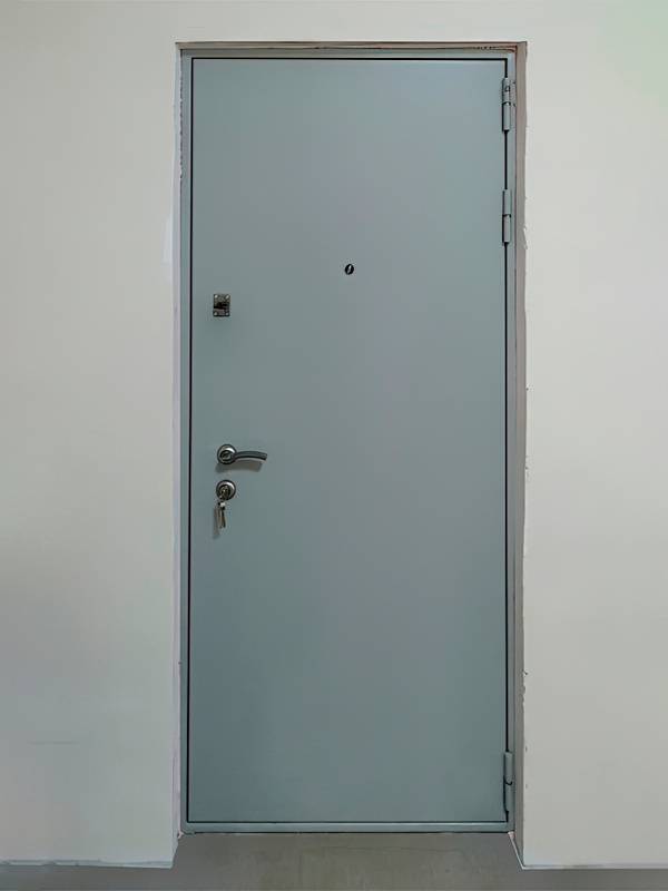 Техническая дверь в магазине «Пятёрочка» Техническая дверь в магазине «Пятёрочка»